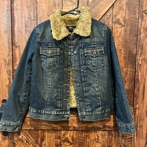 Gap‎ VTG women’s faux fur lined jean jacket size small EUC